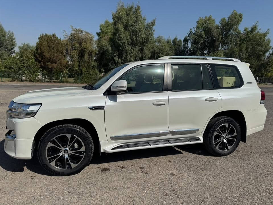 لاند كروزر 2021مواصفات  GX  سعر (475$) و مجال 
رقم/***********
ممشية (48) ألف كم، فقط للبيع  ، أقل من ربع جاملغ سایق خلفی صبغ بدون حادث
ستة سلندر مزوّدة بـ 5 كاميرات، وثلاجة، وأبواب بصمة، وتشغيل بصمة،
ومقاعد كهربائية، وشاشة كبيرة، ورادار 360 درجة،
وحساسات أمامية وخلفية
عنوان اربیل
