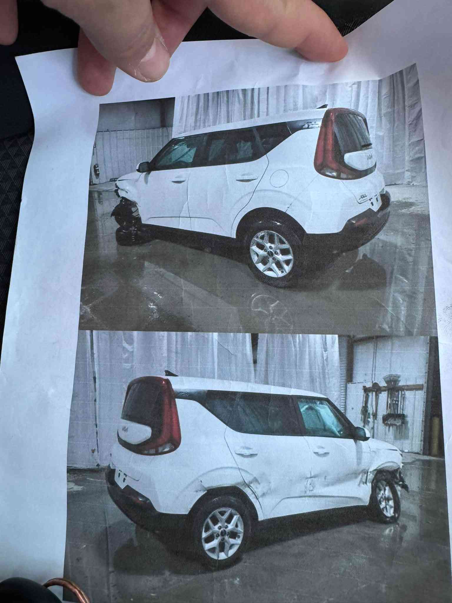 كيا صول موديل ٢٠٢٢
رقم دهوك وكاله او مداور 

وارد امريكي حادثها جانبي 

ماشيه ٧٧ قابل للزياده 

محرك ٢٠٠٠ دوش 

مواصفات 

تحكم سترن 

كامرا شاشه 

مانع انزلاق 

رادار امامي جانبي خلفي 

تحديد مسار 

نقطه عمياء 

اوتو ستوب 

وضعيات قياده 

مابيها اي نقص جاهزه 

مكانها ديوانيه

السعر ١٢٥ $ وبيها مجال 

للاستفسار خاص 

او ع الرقم ***********

نص مكتوب في الصور:
- Mmmm