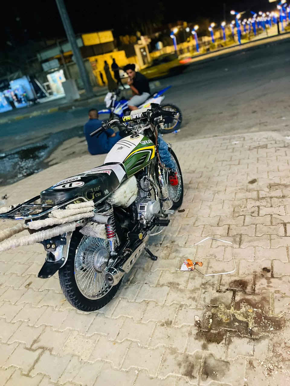السلام عليكم موطور 25لون زيتوني موطور مامفتوح شرط وضع شركه كلشي شغال لايت اشاير نشرات كلشي شغال السعر خاص مكاني صلاح الدين الشرقاط رقم الهاتف ***********
