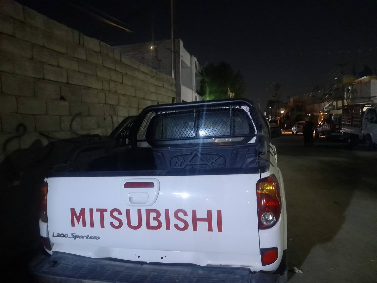 بيكم مستوبيشي للبيع موديل 2015
فور ويل 
6 اسلندر 
رقم بغداد بسمي 
مصبوغ عام 
تخم تاير 
تبريد 
حداده 100%
للإستفسار 
***********
