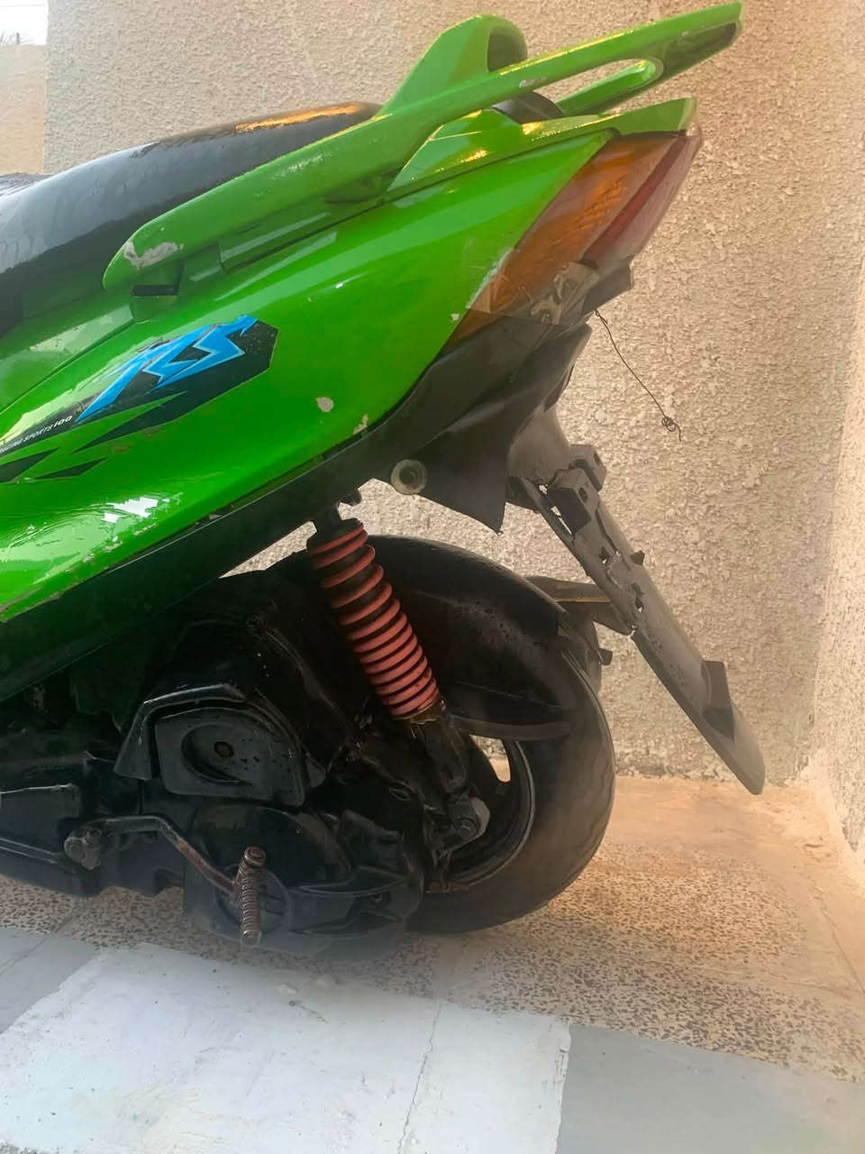 السلام عليكم للبيع فقط..
ماكس 140 مكينة خير من الله شغاله نكره تايرات جدد 
الدراجة مثل ما موضح ب الصور كدامك اوراق بيهة منفيس 
السعر 275  مكاني بغداد تاجي***********
