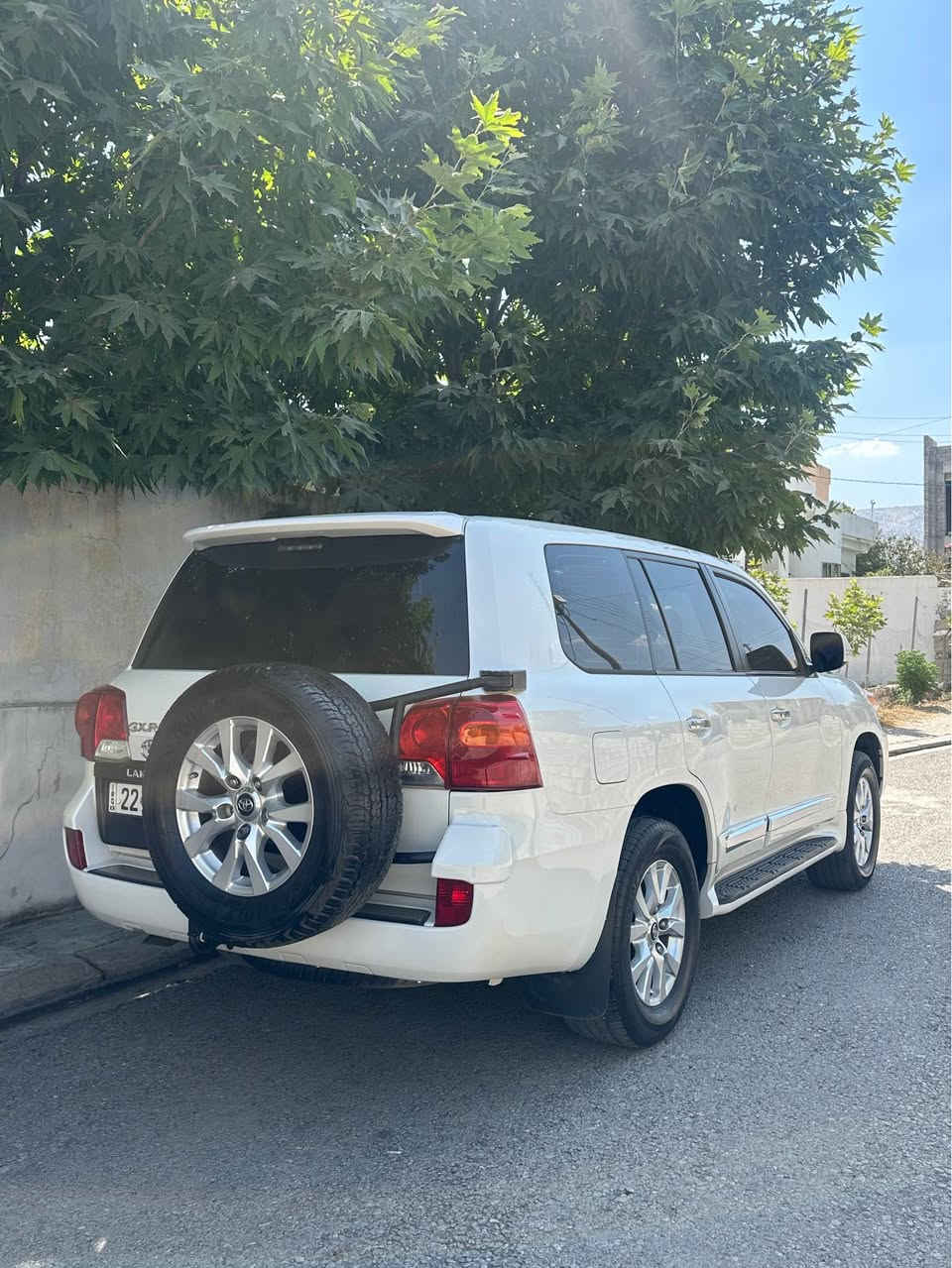 Toyota Land Cruiser 2014 
مواسفات سلايت و بسمه و سلاجه 
ناو زه رد 
دوو ده ركه ى بوياغه بى ليدران 
گير و مكينه ى نه كرايته وه به شه رت 
رقم و سنوى نويىه 
سعرى ٣٠٨$ و مجال 
*********** أربيل, العراق
