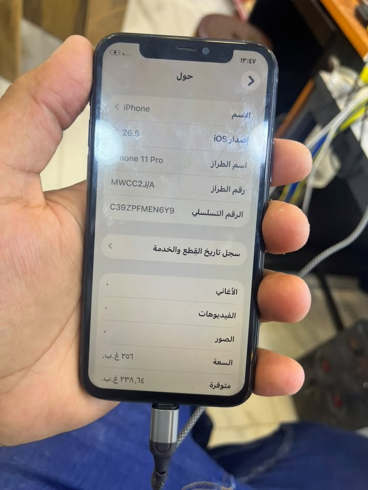 ايفون 11 برو فقط مبدل شاشة بطارية  🪫 ضهر ذاكره 265   السعر 150 الف بي مجال لحك جية
***********

نص مكتوب في الصور:
- ١٢:٤٧
- حول
- < iPhone
- الاسم
- 26.5
- إصدار iOS
- none 11 Pro
- اسم الطراز
- MWCC2J/A
- رقم الطراز
- C39ZPFMEN6Y9
- الرقم التسلسلي
- سجل تاريخ القطع والخدمة
- الأغاني
- الفيديوهات
- الصور
- ٢٥٦ غ.ب.
- السعة
- ٢٣٨,٦٤ غ.ب.
- متوفرة
- المزيد للـ iPhone
- إنهاء إعداد iPhone
- حقق أقصى استفادة من iPhone مع ميزات
- مثل حساب Apple و Siri وبصمة الوجه
- و Apple Pay.
- إنهاء الإعداد
- لم يتم التعرف على البطارية
- غير قادر على تحديد ما إذا كانت بطارية
- iPhone لديك بطارية أصلية من Apple أم لا.
- معرفة المزيد
- لم يتم التعرف على الشاشة
- غير قادر على تحديد ما إذا كانت شاشة
- iPhone لديك شاشة أصلية من Apple أم لا.
- ١٢:٤٨ حالة البطارية والشحن رسالة مهمة حول البطارية غير قادر على التحقق من أن هذا الـ iPhone يحتوي على بطارية أصلية من Apple. قد لا تكون التفاصيل الواردة من هذه البطارية دقيقة. لمعرفة المزيد الحد الأقصى للقدرة ١٠٠٪ هذا قياس لقدرة البطارية مقارنة بقدرتها عندما كانت جديدة. قد تتسبب القدرة المنخفضة بتقليل ساعات الاستخدام بين عملية الشحن والأخرى. أقصى قدرة للأداء الـ iPhone غير قادر على تحديد عمر البطارية. شحن البطارية المحسن للحد من استنزاف عمر البطارية، يتعلم الـ iPhone من عادات الشحن اليومية، بحيث ينتظر ولا يتجاوز ٨٠٪ حتى يحin موعد حاجتك إلى استخدامه.