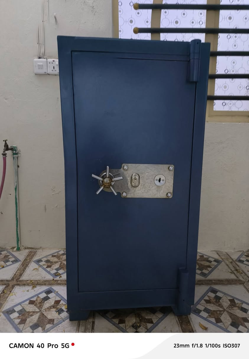 قاصات للبيع الحجم الكبير 850 الف الحجم الصغير 750 الف  وزن ثقيل ***********
