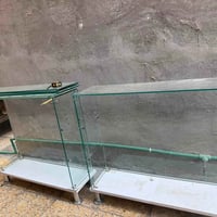 عارضات زجاجية • نظيفة • العامرية منظمه