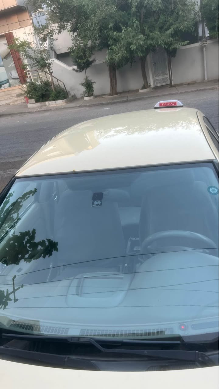 سەنی تەکسی ٢٠١٢ بۆ فڕۆشتن 
گێر ئادی  
نرخی ١٠٠ گەڵایە 
*********** السليمانية, العراق
