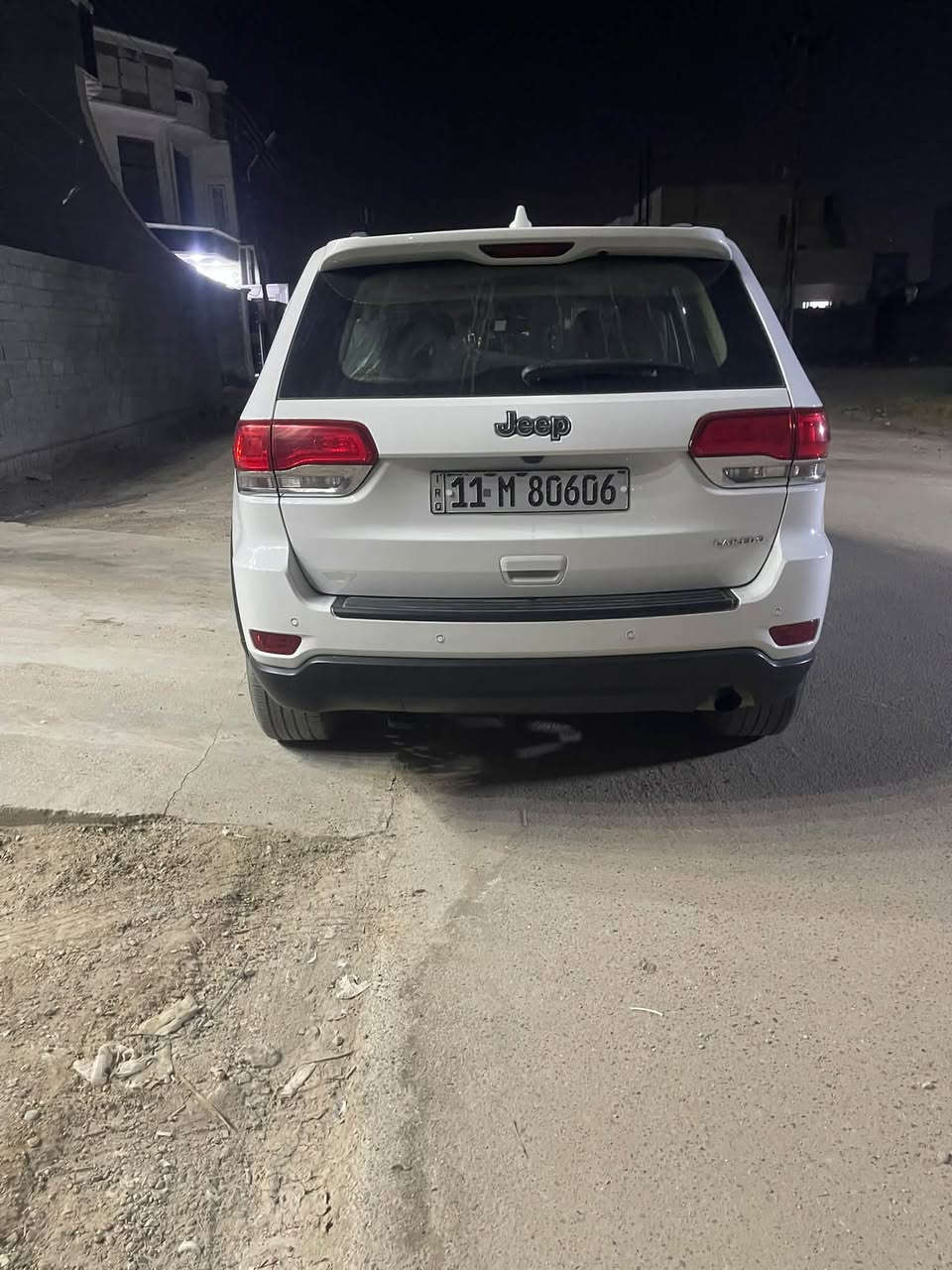 جيب لاريدو موديل ١٨ خليجيه مكفوله من عدا بارد بلباب خلف السائق بارد قليل وخشم الجاملغ الامامي طخه بسيطه موجوده صورتها السعر *********** المكان بغداد
