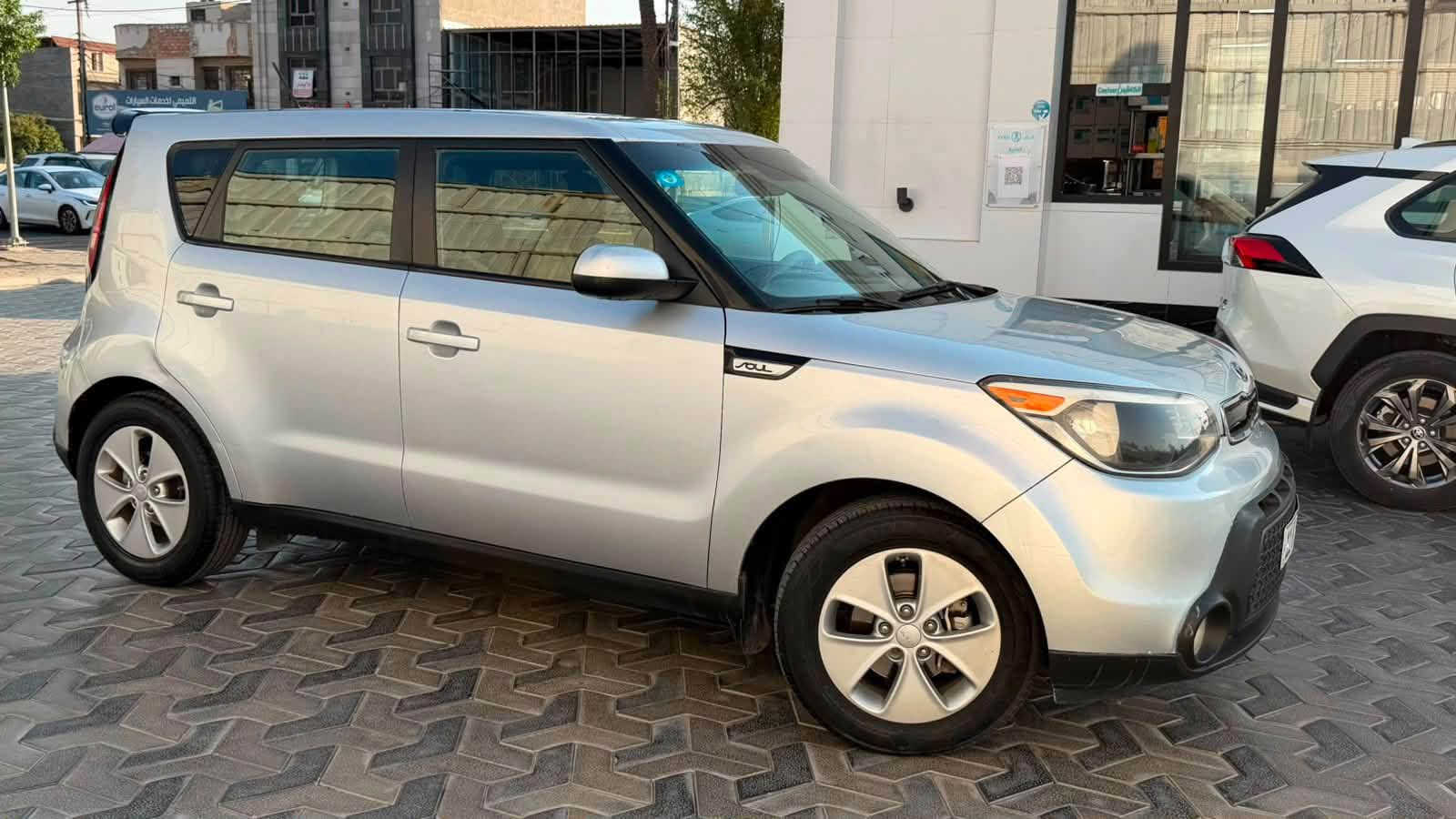سلام عليكم كيا صول مديل 2016 مكينه 1600رقم بغداد سياره جديده احلا من صور مكان سياره كوت سعر 95 ورقه للستفسار اتصال ***********
