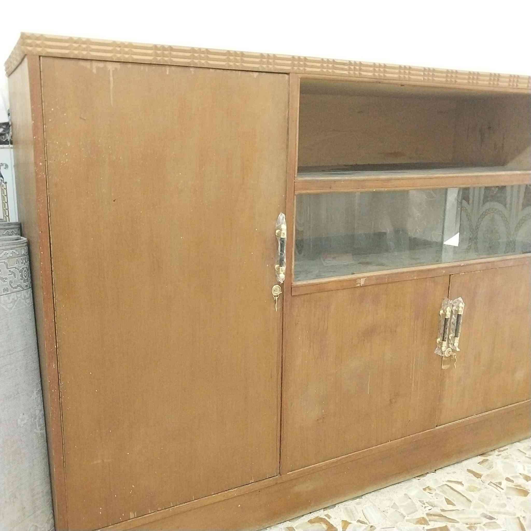 السلام عليكم
بوفية (نضيدة) للبيع 
ب١٠٠ وبيهه مجال
***********
