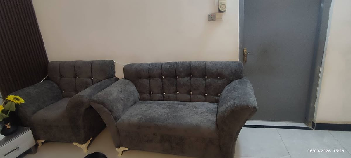 دوشمة سلام حسن .. ديوانيه قضاء عفك حي الحسين . سابقا 
حي  ديان . مقابيل مكينة جعافر .  
لعمل دوشمة تخامه وداوين تسكام حسب طلب والمتر .  
كذلك دوشمة القديم ورجاعه جديد مع تصليح اضرار تخامه . 
الاستفسار اكثر اتصال على الرقم 
*********** او واتساب

نص مكتوب في الصور:
- قبل الدوشمة 01/09/2026 16:27
- بعد الدوشمة 06/09/2026 15:28
- 06/09/2026 15:29