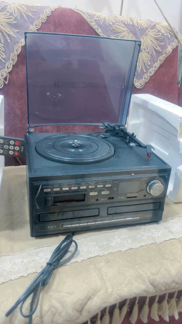 سلام عليكم
قطعه مميزه جدآ مواصفات موضحه بلمقطع  بدي خشب غير مستعمل اصل كلاسك كلش حلو التصوير ضالمه احلا من التصوير سعر ٨٠ 
***********
