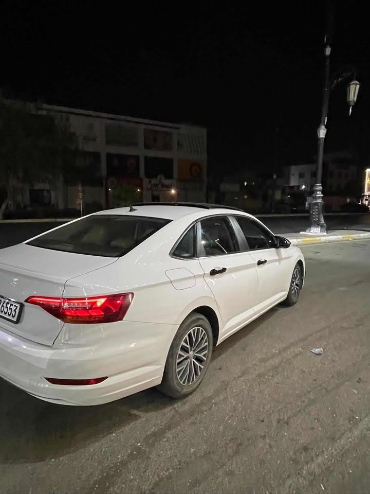 Jetta 2019 se
اللون ابيض
1400 تيربو 
، الدواخل قهوائي
المواصفات معروفة :
بانوراما وحساسات امامية وخلفية ورادارات بالمراية الجانبية
الگير اوتو وسپورت وايكو ثلاث نظام .
الكشنات تدفئة والهاند بريك بصمة .
بالاضافة الى ميزة توقف الذاتي
المكينة والگير بشرط
السيارة داخل كلين عل عراق بس بيه بين بابين سكن كلير ضاربينه ب الميناء
وكدام البونيد شخط صغير وبالدوسة هم شخط صغير بعد السياره مبيه حادث 
السعر : 137 وبيه مجال للطيبين 
الشراي يخابر على الرقم : ***********
