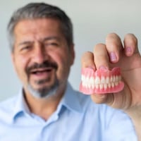 طقم أسنان • متحرك • مجاني