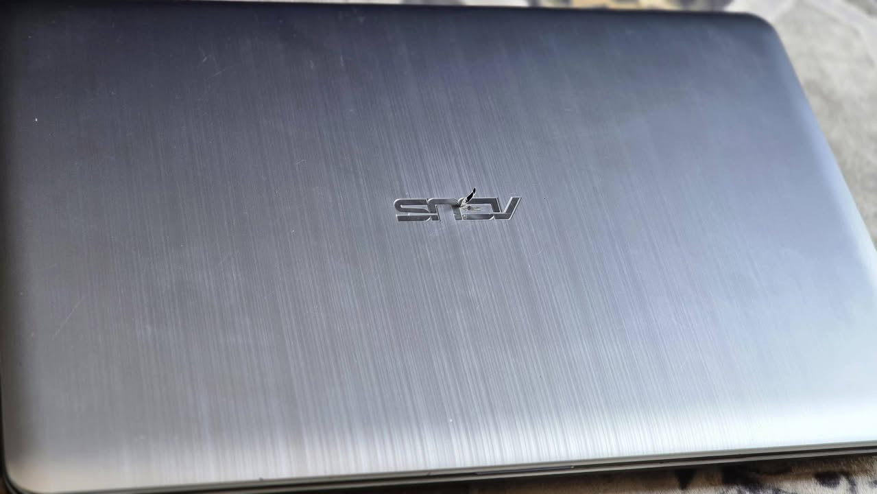 لابتوب ASUS VivoBook • i5 الجيل الثامن • كرت شاشة منفصل