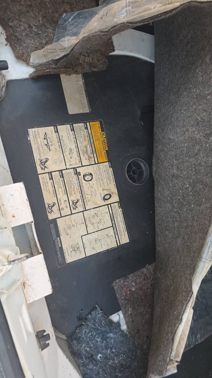 اولدز موبيل موديل ٩٠ سيارة جازة كير مكينا تبريد شرط سيارة جاهزة من كل النواحي سياره جديد لك 
***********
