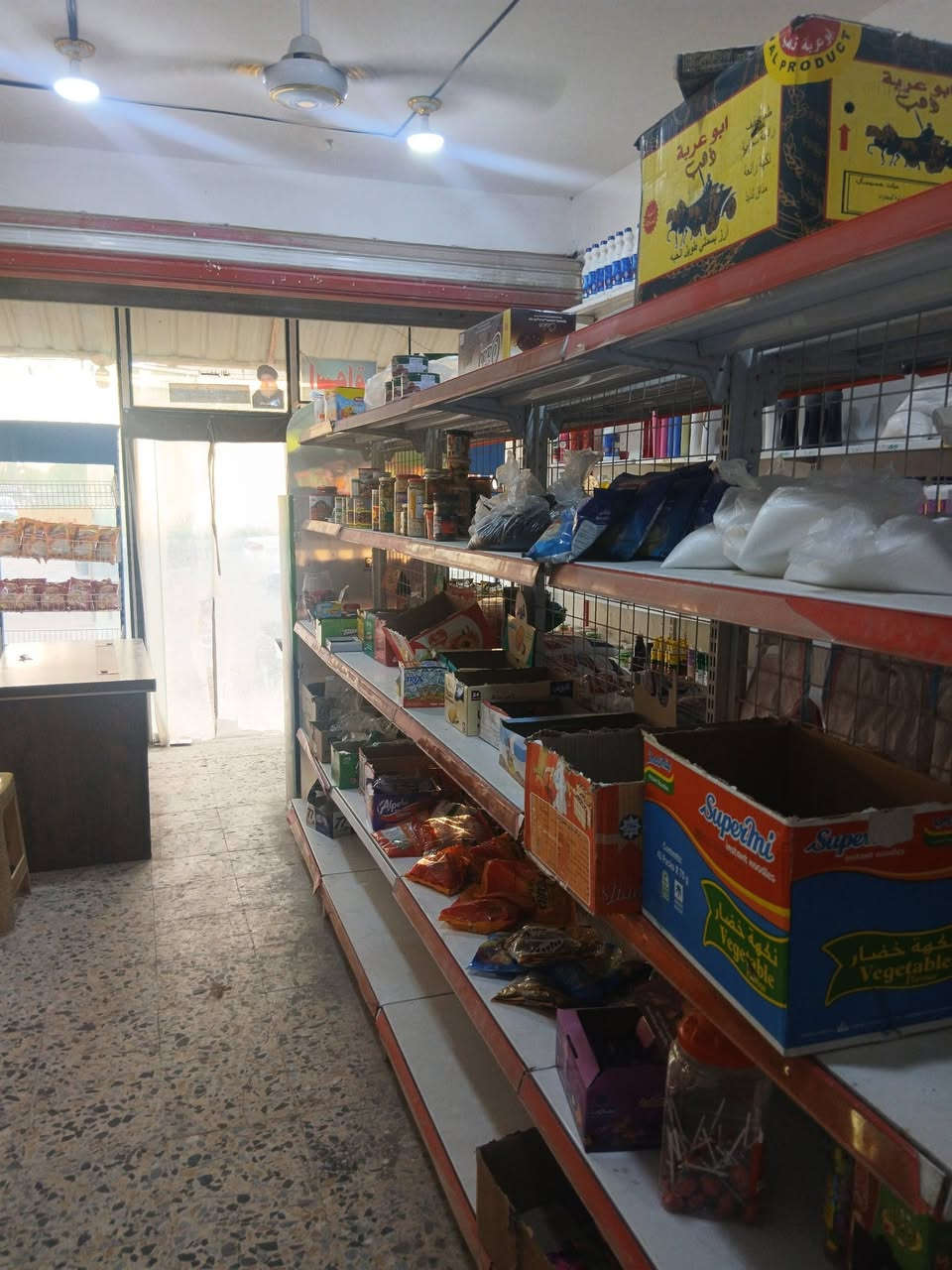 محل البيع السعر ٤ ملاين وبي مجال شارع معمل الدبس بل كوفه ***********
