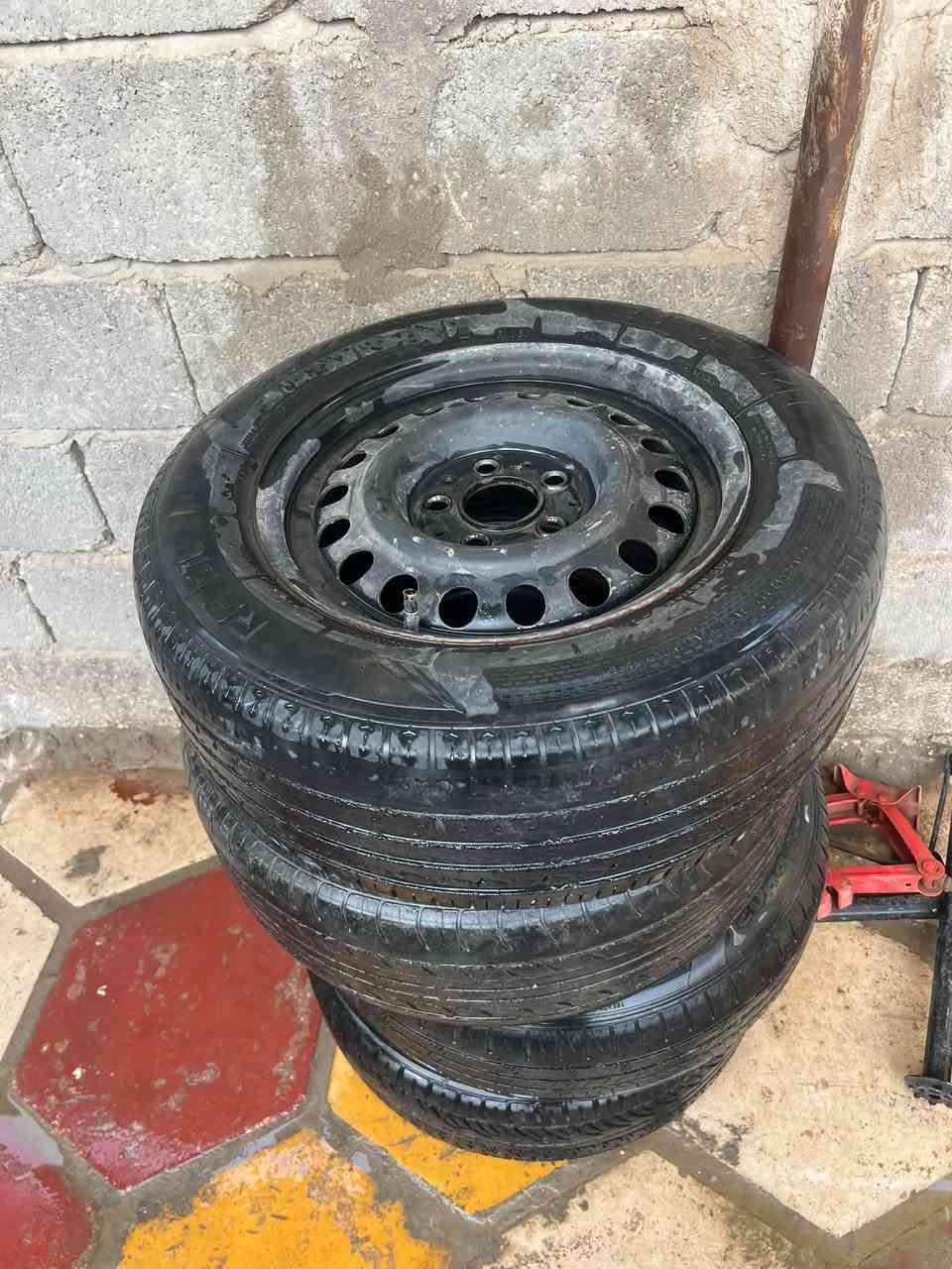 غراض مارسدس دب وجامبو وطيارين يرهم المحور قيم واخذ بالي يرضي الله
تخم وياله وتايرات حجم ١٥ يرهم جوكر كل سيارات وللمارسدس تايرات نضيفات بدون عواج او تصليح وياله

جكات بلادي مال وارد جديدات 

شوته مال ففتي ومكينه بطه نضيفات 
ومروحه عاصفه تك 
والغراض بالصور
