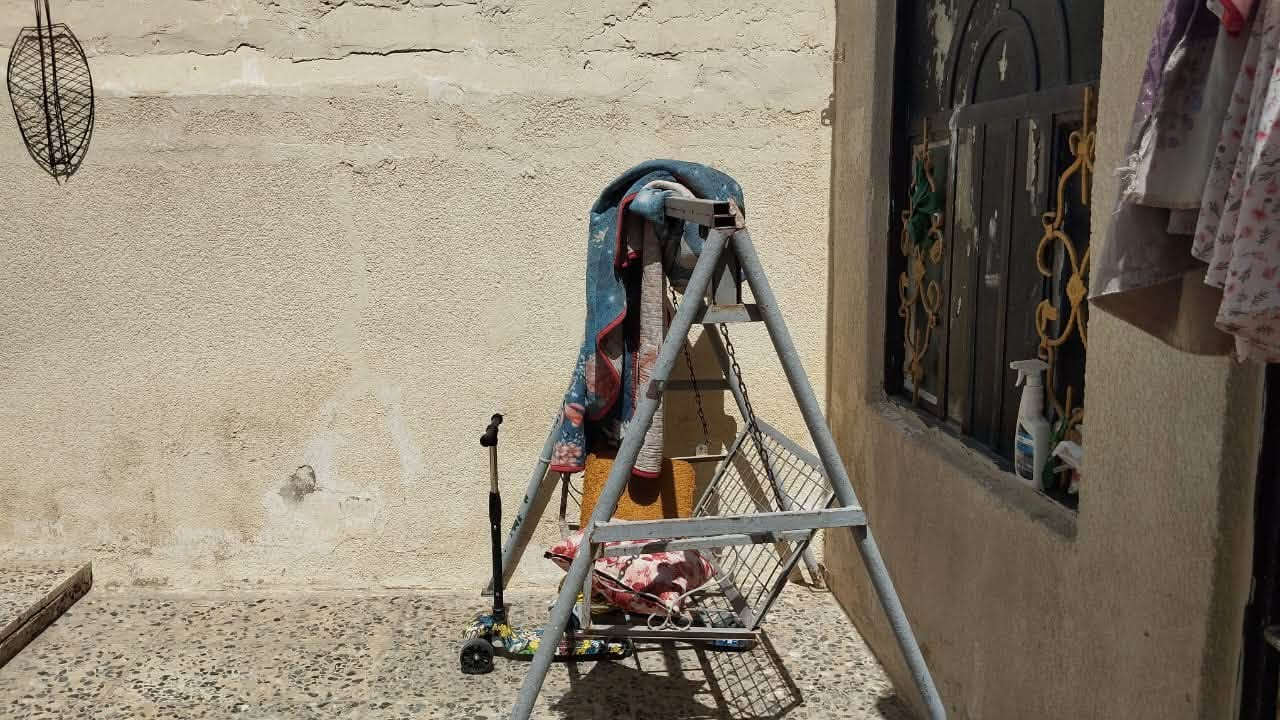 بيت للبيع 120متر منطقة سيد عبدالله المختار غرفة وصالة ومطبخ واستقبال وصحيات ركن بسعر 45 مليون مع المجال 
مكتب حازم البديري ***********
