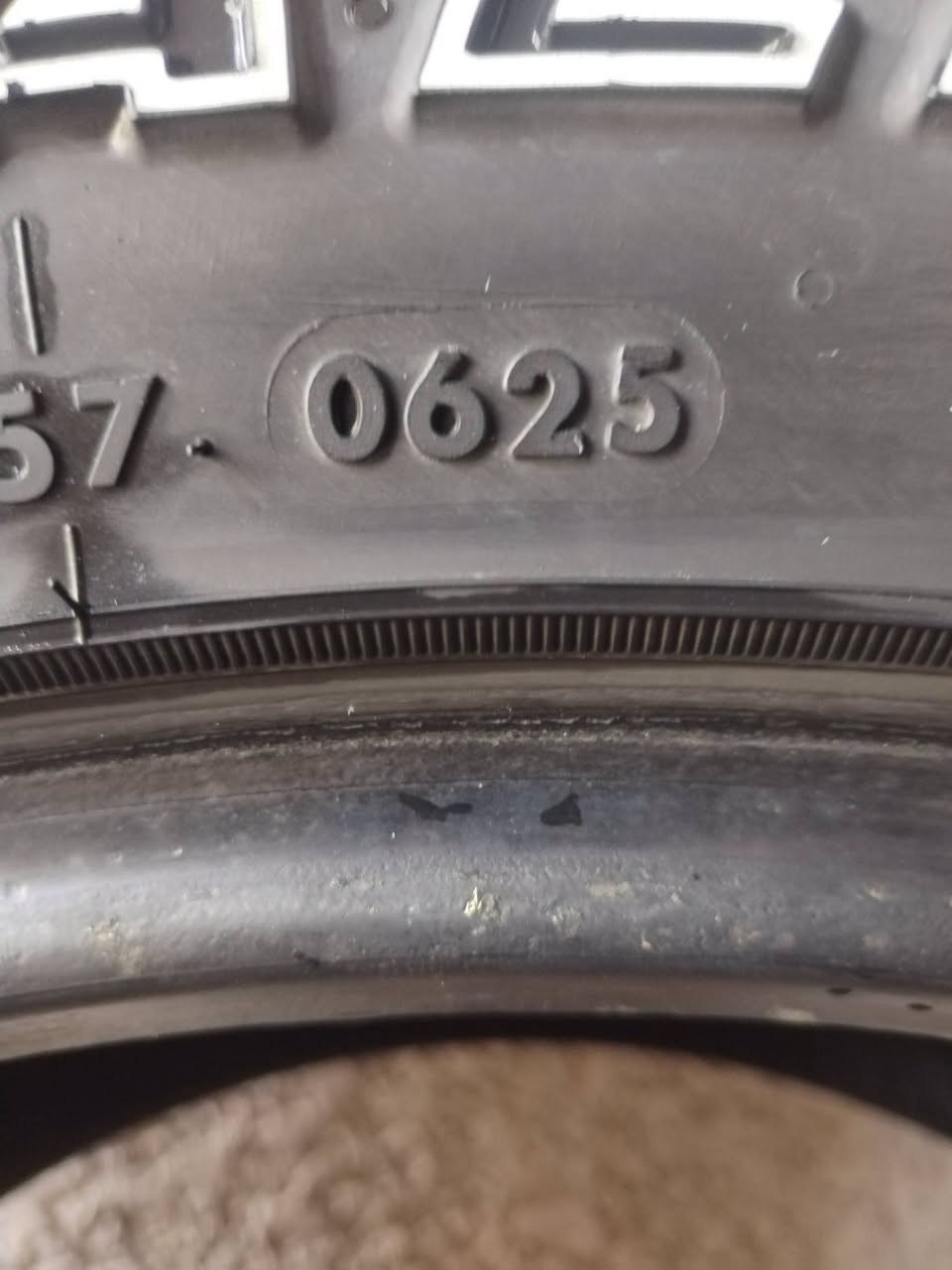 للبيع تايرات اطلس تايلاندي انتاج سنه 25..حج20/ 55/ 305 حلوات  ١٠ قاط نقشة AT صيفي شتائي
مكان بغداد الغزاليه هاتف *********** السعر ٢٣٠ الف
ملاحظة كل تك بي ركعه وحده
