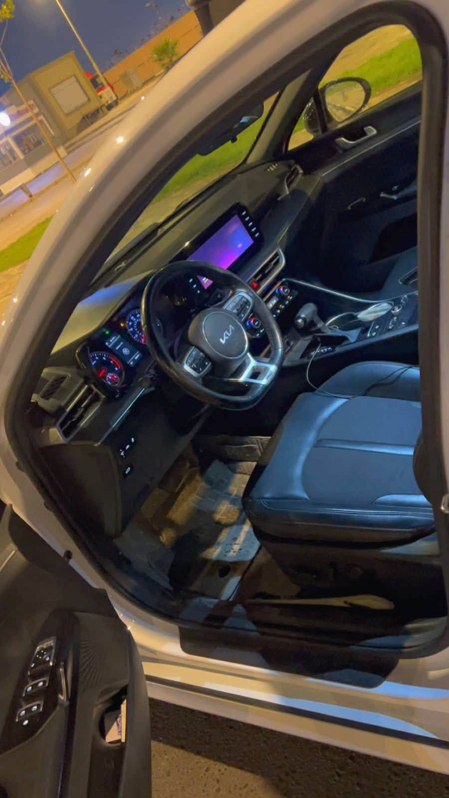 سلام عليكم
كي فايف GT-Line 
 فول مواصفات للاخير 2023
السياره وارد امريكي تقرير مياه امطار تعمل وتسيره شغالة مابيها اي مشكله
بدون صبغ كفالة كير محرك تبريد من كلشي ماعدا بيها طخه بلباب الخلفي وتبدل نفس الون وبارد قليل بلعراق 
السياره جديده بدون اي نقص او مصرف شرط الفحص  
السياره باسمي حصراً شرط التحويل 
السعر 175 وبيها مجال
رقم الهاتف ***********
العنوان البصره ابو الخصيب 
تحياتي الى الجميع
