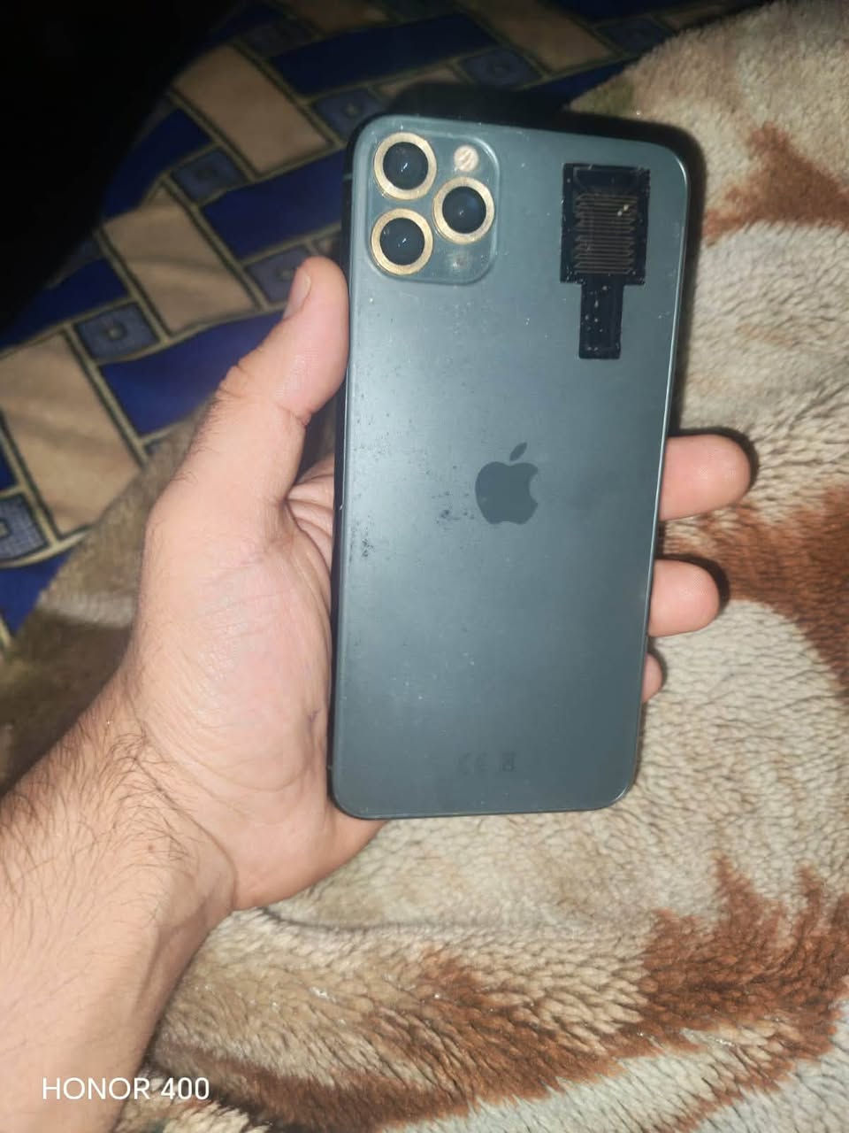 iPhone 11 Pro Max

🔹 الموديل: iPhone 11 Pro Max
🔹 النسخة: شرق أوسط
🔹 اللون: زيتوني
🔋 البطارية: 71%
✨ النظافة: 95%
✅ الحالة: ممتازة جدًا
🛠️ الصيانة: ما داخل صيانة نهائيًا
🔧 القطع: ما مبدل بي أي قطعة
📦 الملحقات: كارتونة الجهاز فقط
📍 المكان: بابل

💰 السعر: 375 ألف
🤝 بي مجال

📞 للتواصل: ***********

الجهاز نظيف وحالته ممتازة، وما بي أي عيب

نص مكتوب في الصور:
- القطع والخدمة تجمع Apple سجل تاريخ القطع والخدمة، وهذا السجل يعرض معلومات عن هذا الـ iPhone وحالته وتفاصيل إصلاحه. معرفة المزيد... سجل تاريخ الخدمة البطارية الخدمة
- حول الاسم الحقوقي إصدار iOS 26.7 اسم الطراز iPhone 11 Pro Max رقم الطراز MWHM2AH/A الرقم التسلسلي FCJD37LRN711 انتهت صلاحية التغطية سجل تاريخ القطع والخدمة الأغاني الفيديوهات ١,٢٤١
- HONOR 400
- حالة البطارية والشحن رسالة مهمة حول البطارية حالة بطاريتك متدنية جدًا. يمكن أن يبدل أحد مزودي خدمة Apple المعتمَدين البطارية لاستعادة الأداء والطاقة القصويين. العثور على خيارات الخدمة... الحد الأقصى للقدرة ٧١٪ هذا قياس لقدرة البطارية مقارنة بقدرتها عندما كانت جديدة. قد تتسبب القدرة المنخفضة بتقليل ساعات الاستخدام بين عملية الشحن والأخرى. أقصى قدرة للأداء ستساعد الأنظمة المضمنة في النظام والمكونات في تخفيف آثار الأداء التي قد تلاحظها أثناء التقدم الكيميائي في عمر بطارية iPhone.