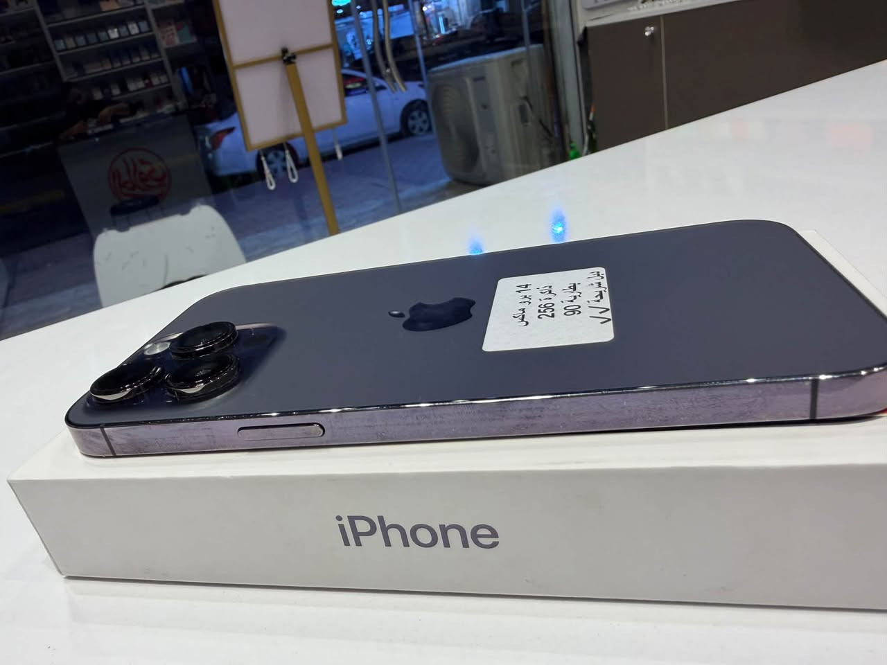 📱 آيفون 14 برو ماكس
💾 ذاكرة 256GB
🔋نسبة البطارية 90%
📲 دبل شريحة (Dual SIM)
✨ جهاز نظيف وبحالة ممتازة

✅ متوفر الآن لدى مركز الحلاوي
📍 كربلاء – حي الموظفين – شارع الحوانيت
📞 للحجز والاستفسار: تواصل معنا

***********

نص مكتوب في الصور:
- ١٢:٠٥
- حالة البطارية والشحن
- كما هو الحال مع البطاريات القابلة لإعادة الشحن، بطارية الهاتف قابلة للاستهلاك وتصبح أقل فاعلية مع الوقت. معرفة المزيد...
- ٩٠٪
- الحد الأقصى للقدرة
- هذا قياس لقدرة البطارية مقارنة بقدرتها عندما كانت جديدة. قد تتسبب القدرة المنخفضة بتقليل ساعات الاستخدام بين عملية الشحن والأخرى.
- أقصى قدرة للأداء
- ستساعد الأنظمة المضمنة في النظام والمكونات في تخفيف آثار الأداء التي قد تلاحظها أثناء التقدم الكيميائي في عمر بطارية iPhone.
- شحن البطارية المحسن
- للحد من استنزاف عمر البطارية، يتعلم الـ iPhone من عادات الشحن اليومية، بحيث ينتظر ولا يتجاوز ٨٠٪ حتى يحين موعد حاجتك إلى استخدامه.
