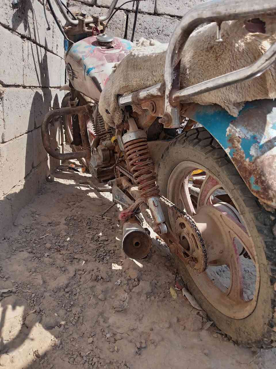 دراجه البيع جونده شقاله عايزه بس ترتيب ومناسبه سعره 130وبيه مجال قليل حك جيه العنوان سماوه  الخضر  ***********
