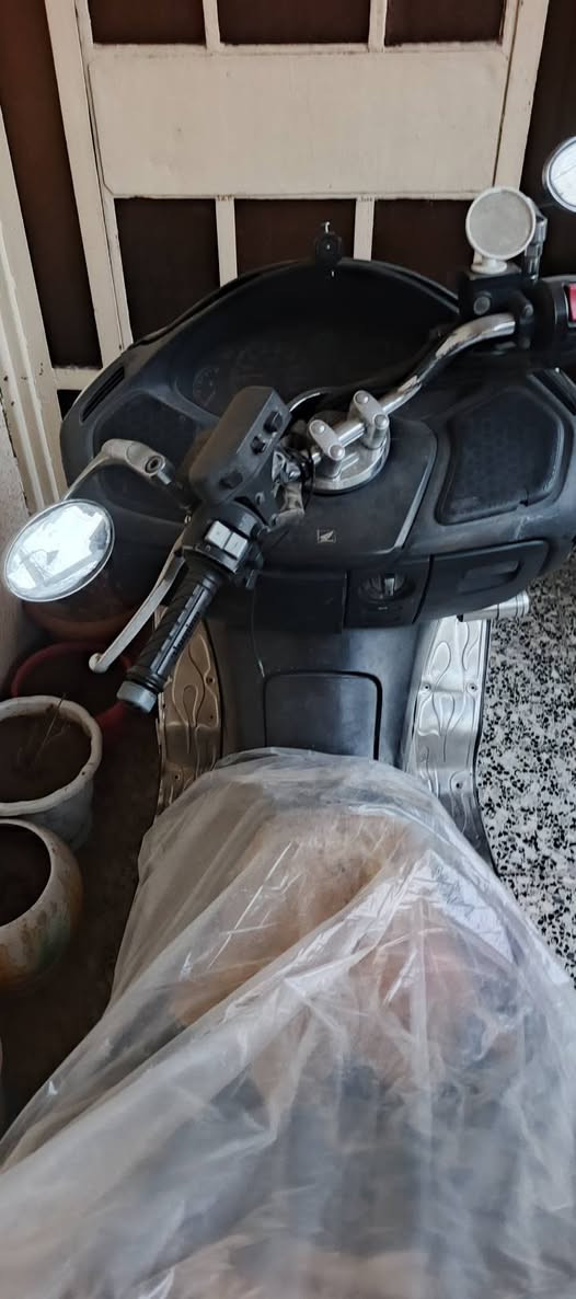 فورزة 0/8 عمية بيها اوراق اصولية بس ممرقم للبيع مكينه مامفتوحة جاهزة مابيها كل نقص يحتاجلها دوشمه كشن والكفرات كدام العين 850 وبيها مجال بيها تزويد انبثري بلادي من اليابان وگزوز رياضي نادر  ***********
