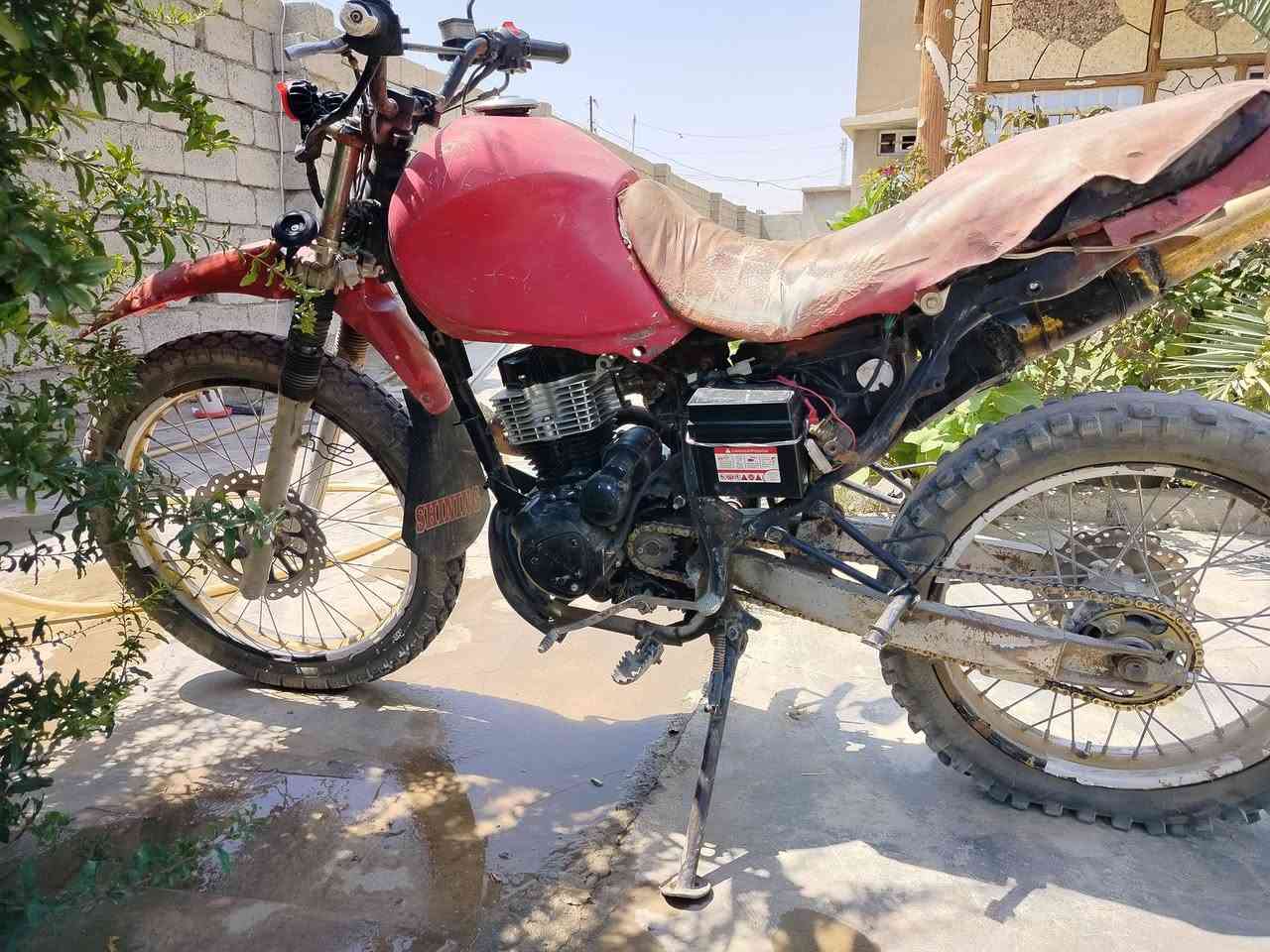السلام عليكم ماطور قفاز محرك 150 شغال كهربائيات كله شغاله ما عايزه كلشي بس بريك السعر 250 وبي مجال ***********
