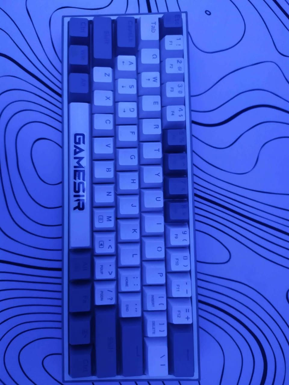⌨️ للبيع: كيبورد ميكانيكي Redragon K617 Fizz (حجم 60%)
كيبورد احترافي ومدمج بتصميم أنيق واستجابة فائقة، مثالي جداً لألعاب الـ FPS ولزيادة المساحة للماوس:
⚡ مفاتيح ميكانيكية (Hot-Swappable): أزرار حمراء (Red Switches) خطية وسريعة، ممتازة للألعاب وسلسة بالكتابة مع إمكانية تغيير السويتشات بسهولة.
 إضاءة RGB متكاملة: أنماط إضاءة متعددة مع إمكانية تخصيص الألوان والسطوع حسب رغبتك.
📐 حجم مدمج 60%: يوفر مساحة كبيرة لراحة يدك وحركة الماوس أثناء اللعب.
🔌 سلك Type-C قابل لل his الفصل: سهولة في التنقل والحفظ مع نقل بيانات سريع وبدون أي تأخير.
🛠️ دعم السوفتوير: إمكانية تخصيص الـ Macros وإعادة برمجة الأزرار عبر البرنامج الخاص به.
💰 السعر: [25.000]
📍 الموقع: [القادسية]
📞 للتواصل: [***********]

