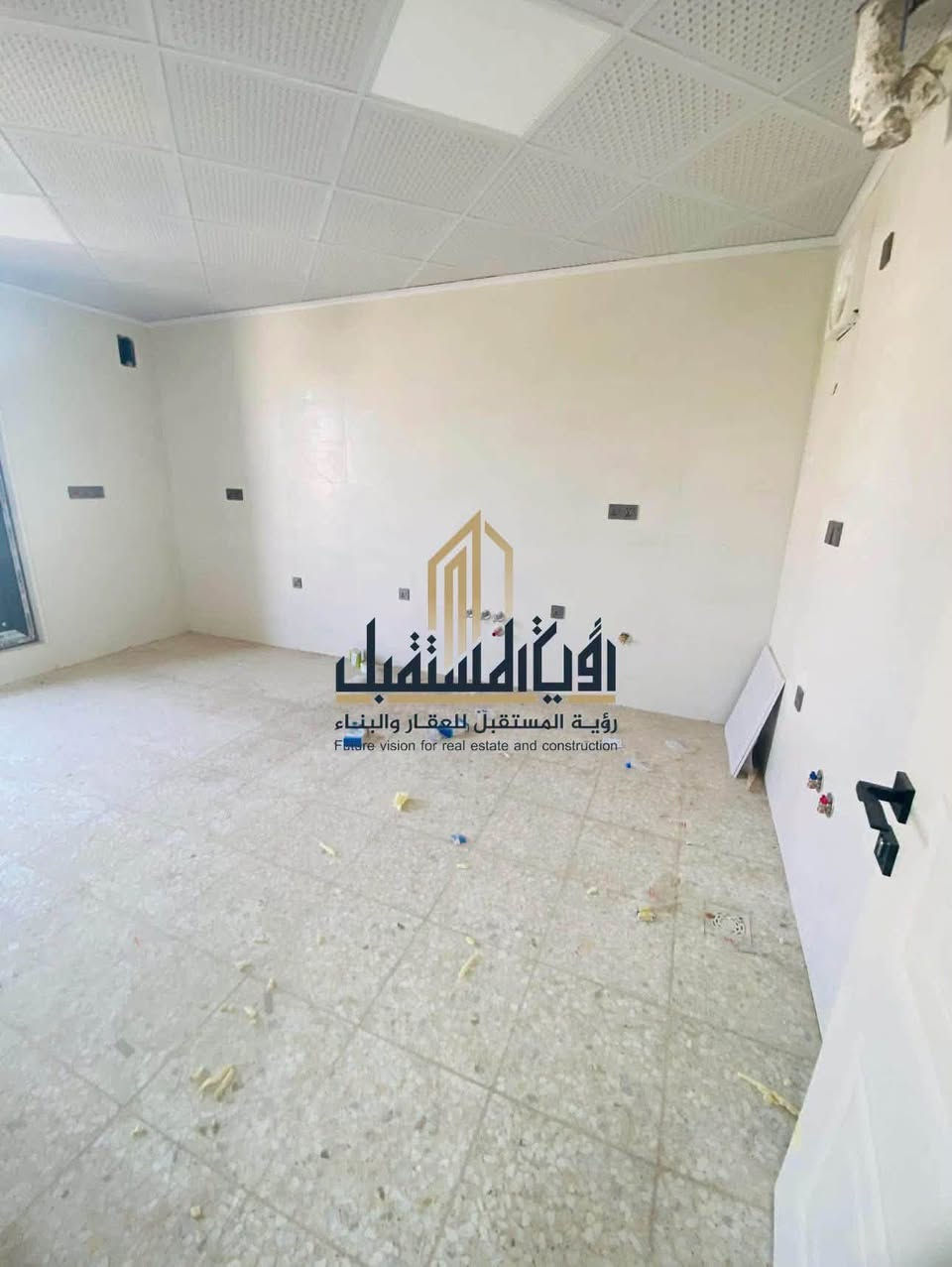 شقـــة  للايجــار  

🔻بنـــاء حديـــث 

🔻الموقــــــع // الخسرويـــة قـرب مستشفْــى النــور  

⭕️المساحـــــة // 200  م 

⭕️المحتويــــات // 

 // 3 غـــرف  نــــوم ومطبـــخ واستقبـــال ومجمـــع وهـــول صحيـــات عـــدد 2  

⬇️ ابــواب قاصــة وشبابيــك المنيــوم 

⭕️مبلــــغ الايجــــار 500 الًـف 

———————————————  
للاستفســــار  الاتصــــال // 
***********
***********
⭕️او زيـــارة مكتـــب رؤيـــة المستقبــــل للعقــار  
الكائـــن في  حي الحسيــن على اليهوديــة قـرب حلويــات لبنـــان ⭕️
