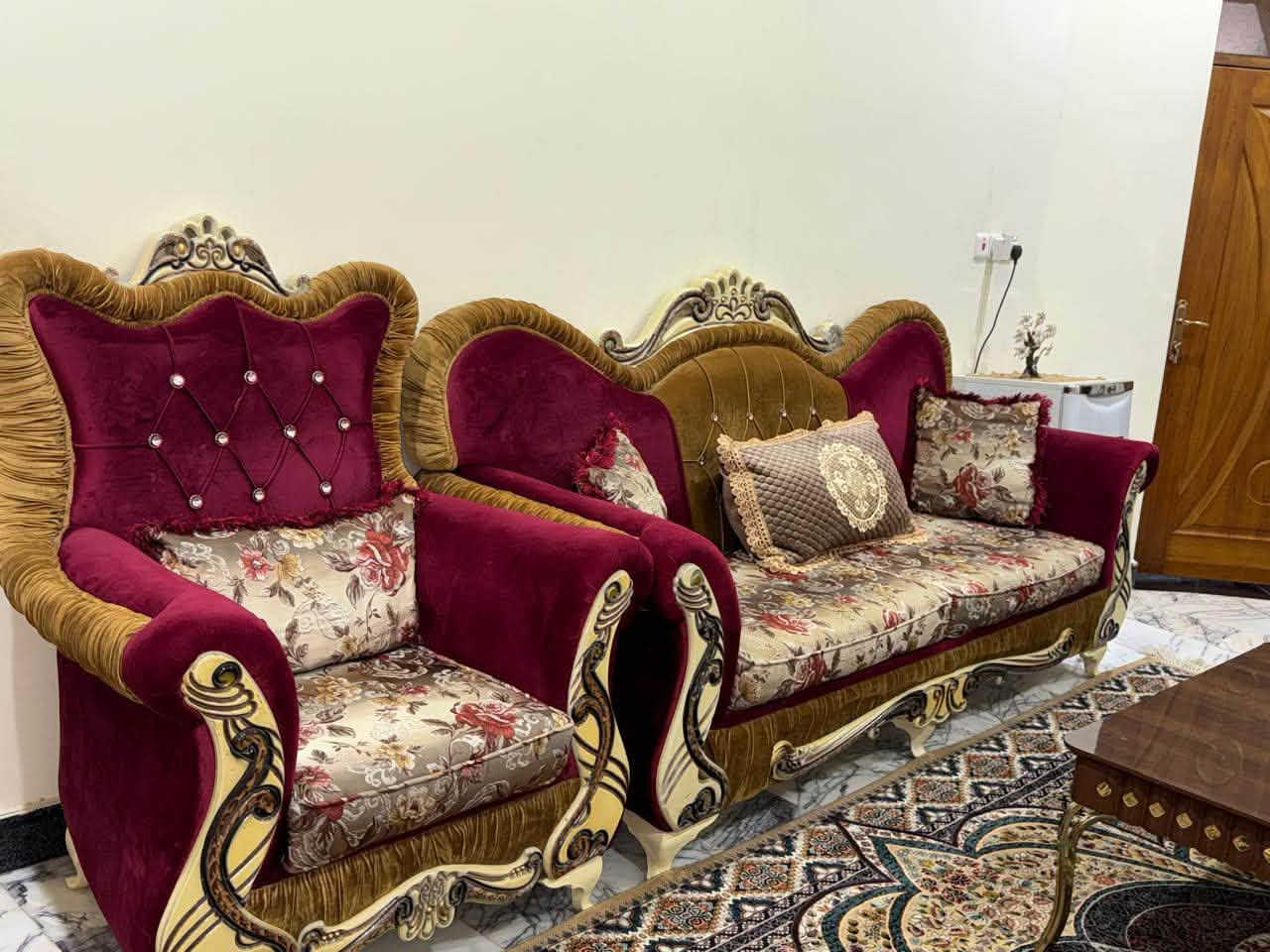 السلام عليكم
تخم مستعمل ملكي ، نظافة فول ، لون احمر و جوزي مميز و خشب من النوع القوي و الاصلي .
للتواصل *********** .
السعر ٨٠٠ الف و بيه مجال .
