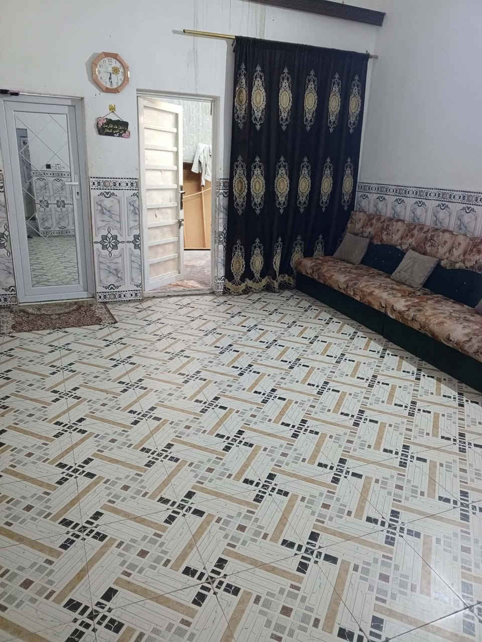 السلام عليكم
بيت للبيع المساحه ١٥٠ متر العنوان بالسده حي النصر الثاني خلف المدرسه على الشارع العريض داخل فرع البيت كلش نضيف وجاهز يتكون من / غرفه + صاله + ستقبال + مطبخ + حديقه + صحيات السعر المطلوب ( 33 ) مليون وقابل لتفاوض الاستفسار اكثر / *********** // ***********
