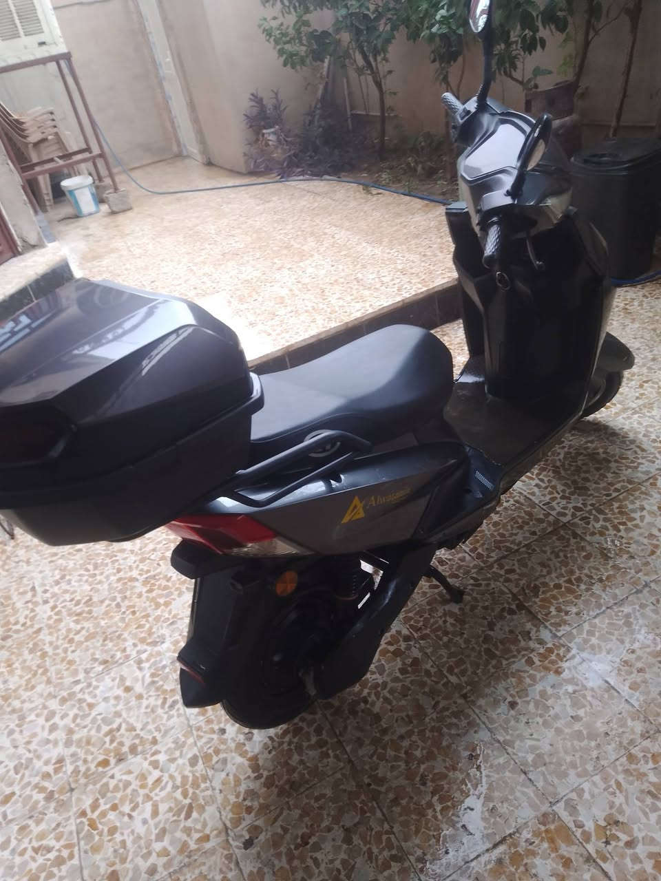 للبيع سكنس نضيف كلو شرط من ملف و عقل و تايرات و درع و بطاريات جدد اصليات قبل اسبوعين شديتهن يقرن 13و نص السعر 550 قفل من الاخير مكاني الايسر 
***********
***********
