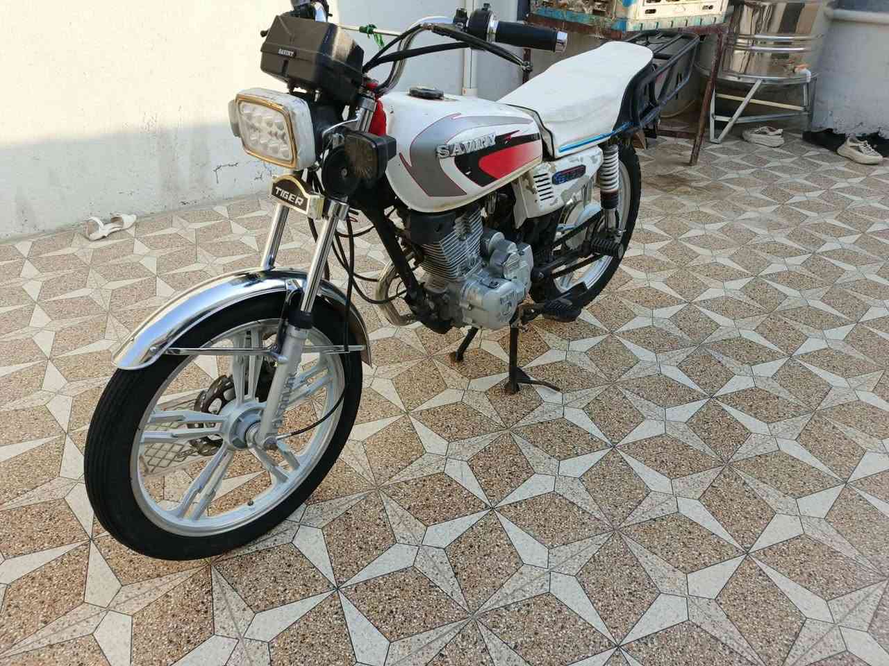 دراجه سيفان مديل ٢١  دراجه حلوه و نضيفه اوراق دراجه نكره سلف  كهربيات شغله دشبول اشايره ليت عالي ناصي  مكان بابل الحمزه العربي سعر ٤٥٠وبيها مجال قليل,***********
