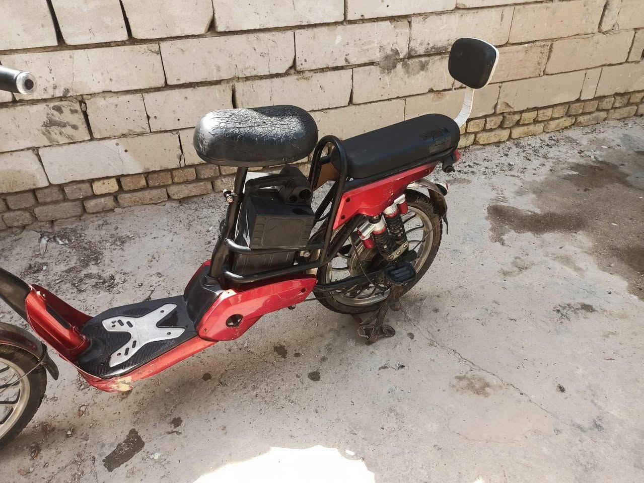 دراجه او بايسكل شحن ع كهرباء حاليآ شغال وتمشي يرادله بعض الترتيبات باترياته ضعاف بس يشتغلن ويمشن وسعره مناسب 120 مكان الشاميه طريق الصلاحيه ***********
