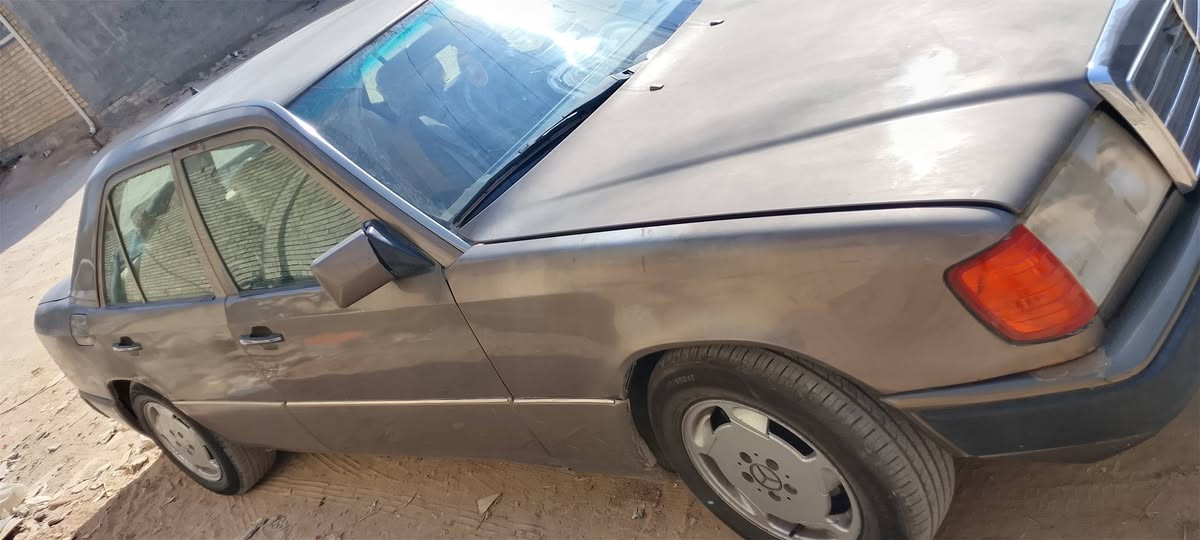 سياره مارسدس دب موديل 90 رقم كربلاء مكانها كربلاء باسمي كير محرك محور نضيف جدا السعر 52
 ***********
