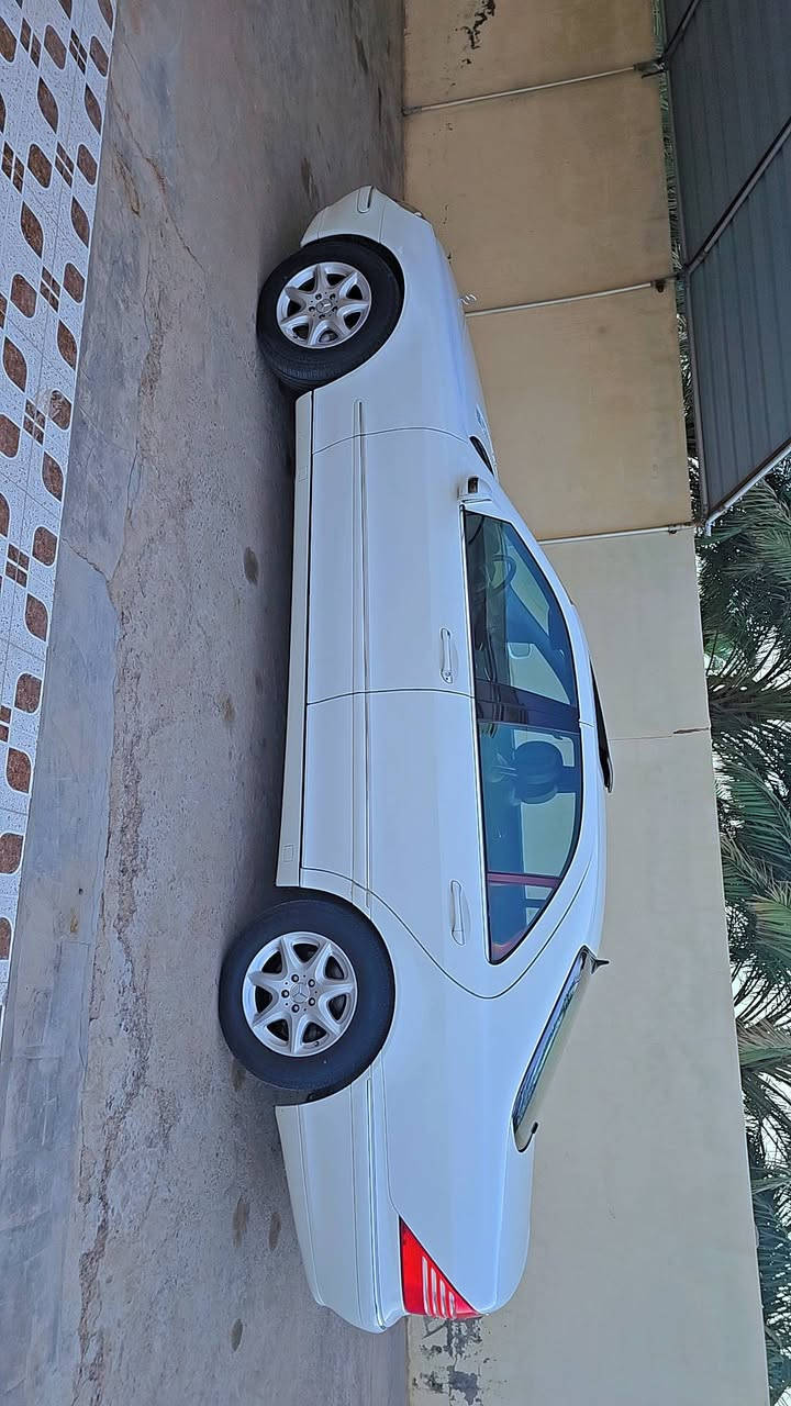 مرسيدس غواصة 2003 للبيع محرك كير بشرط كلش نضيفة بيه قطعه وحده صبغ بدون داخل جاملغ يمنه امامي رقم بغداد جديد العنوان الأنبار فلوجة السعر 105$ وبيها مجال @ للتواصل .***********
