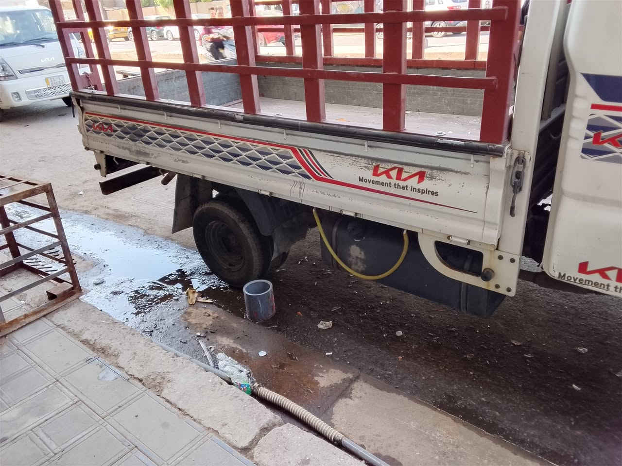 سلام عليكم كية حمل للبيع كير ومكينة اكسن مقفولات بئ اسمي السعر 88ورقة وبيها مجال العنوان الكاظمية رقم الهاتف ***********
رقم الثاني ***********
السيارة بدون محجر
