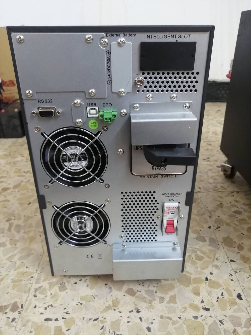 السلام عليكم
UPS APC 6KV ONLINE
جهاز جديد غير مستخدم
ويا بكج البطاريات ياخذ 20 بطارية (12 فولت 9 امبير) 
فارغ بدون بطاريات 
سعره 500 الف 
مكاني بغداد حي اور
***********

