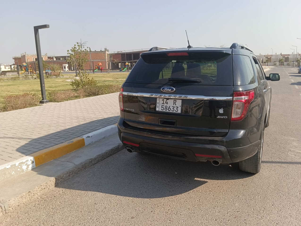 السلام عليكم فورد اكسبلورر 2013 خليجي بدون حادث فئة limited  دفع رباعي محرك 3500 بصمة بانوراما تشغيل عن بعد كشنات أمامية تدفئة و تبريد وتحكم كهرباء إشارة بالمري ونقطة عمياء ومري قلابة و رادار خلفي دمام بلادي ويل كب قياس 20 و صندوق كهرباء وبعد مواصفات وعليها إدامة بلكات جديدة وتنظيف نوزلات و عبوة فيول بمب جديدة العنوان بغداد السعر 126$ للاستفسار ***********

