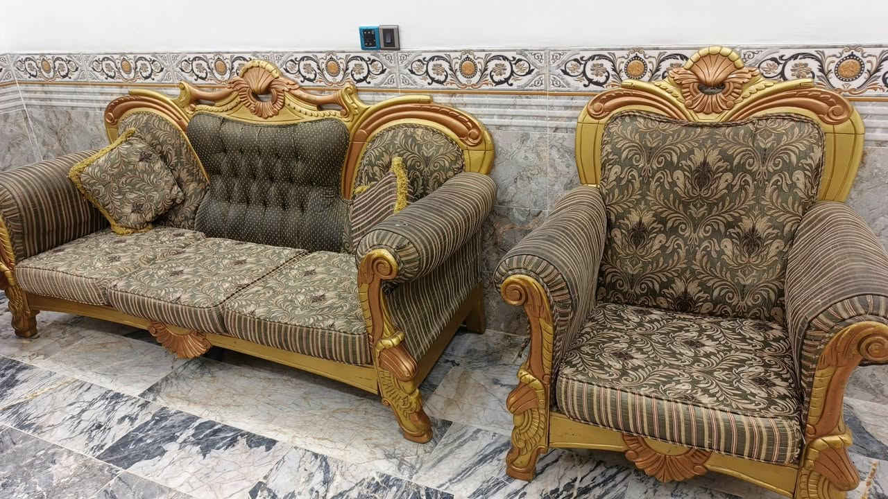 تخم ملكي ١٠  قطع نضيف السعر ٢٧٥ وبيه مجال قليل مكاني بغداد الشعله ***********

