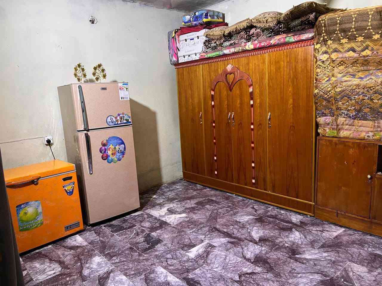 🔴أعلان مميز جدآ  لدينا دار بمساحة ٢٠٠ متر طابو صرف طابقين  
🔹️يحتوي على غرف نوم عدد ٤ 
🔹️صالة عدد ٢ 
🔹️استقبال 
🔹️مطبخ 
🔹️حمام عدد ٢ 
🔹️تواليت عدد ٢ 
🔹️منور عدد ٢ 
🔹️مخزن عدد ٢ 

♦️سبالت عدد ٤ 
♦️سخان عدد ٣ 
♦️ثلاجة 
♦️مجمدة 
♦️غسالة 
♦️غرفة نوم 
♦️تخم قنفات عدد ٢ 
♦️ميز طعام عدد ٢ 
♦️كاونتر 
🔹️مغاسل عدد ٢ 
🔹️ماطور ماء عدد ٢ 
🔹️سرير طفل عدد ٣ 
🔹️بوفية 
🔹️كنتور 
🔹️كنتور المنيوم خزن 
🔹️جهاز جري رياضي 
🔹️شاشات بلازما عدد ٣ 
🔹️منظومة كامرات 
🚩السطح شتايكر 
🏠 العنوان بغداد النهروان قرب سوق الاولى موقع تجاري واستثماري مع كافة الخدمات 
السعر ١٥٠ مليون وبي مجال للجادين بالشراء 👉👌
***********📲
المجتبى للأستثمار العقاري
