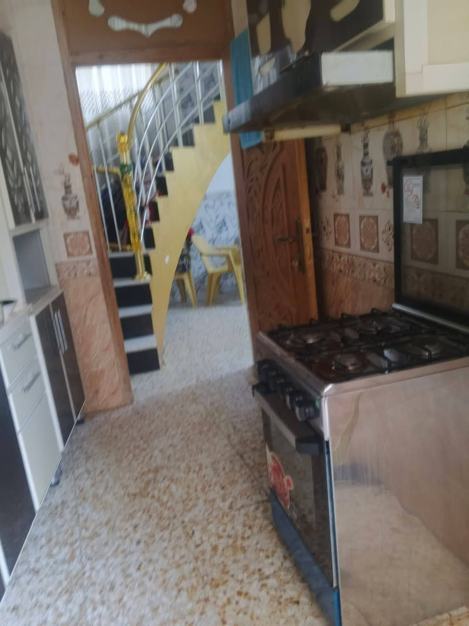 دار للبيع المساحه 100 متر بناء نضيف السقف كونكريت مسلح والارضيه سيراميك 

كافه الخدمات متوفره ماء وكهرباء قريب ع شارع العام 

📍 الموقع حله سياحي قرية الساده قريب ع فرن الصمون 

📞 للاتتصال ***********

📞 للاتصال ***********
