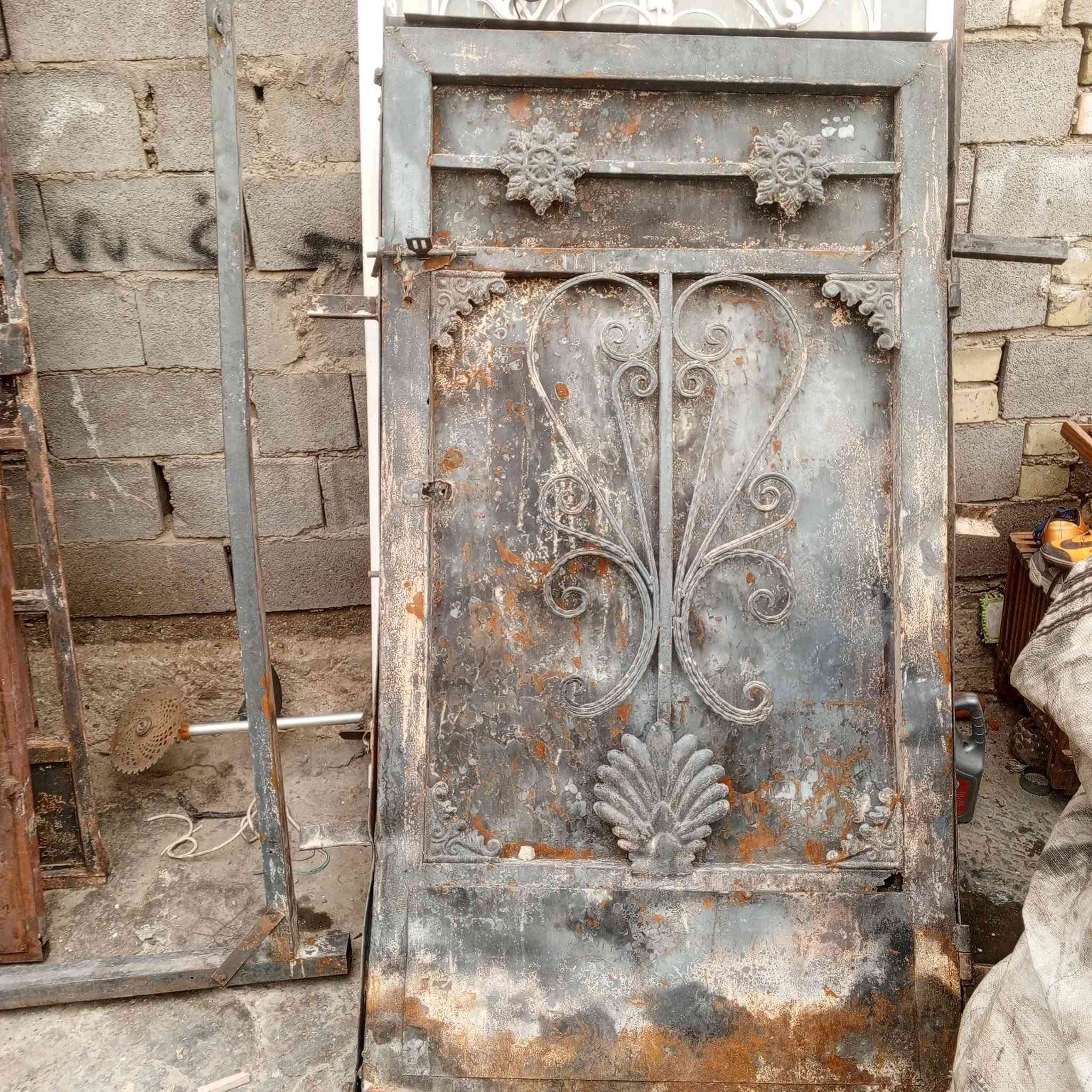 بيبان للبيع
