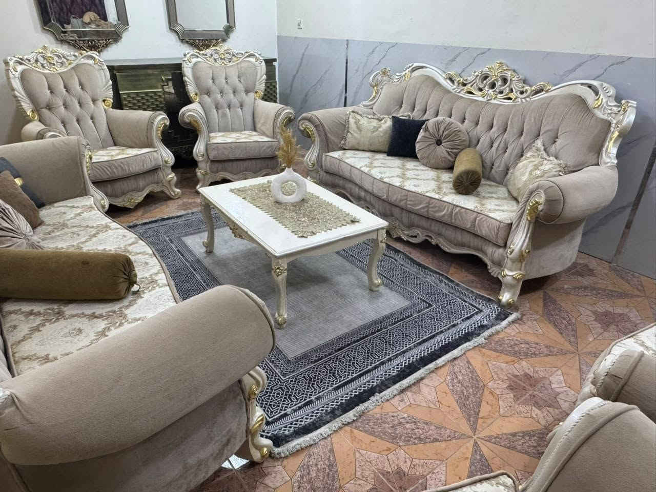 تخم زان تركي ١٠ مقاعد نضيف جدا مع طبله وسط ***********
