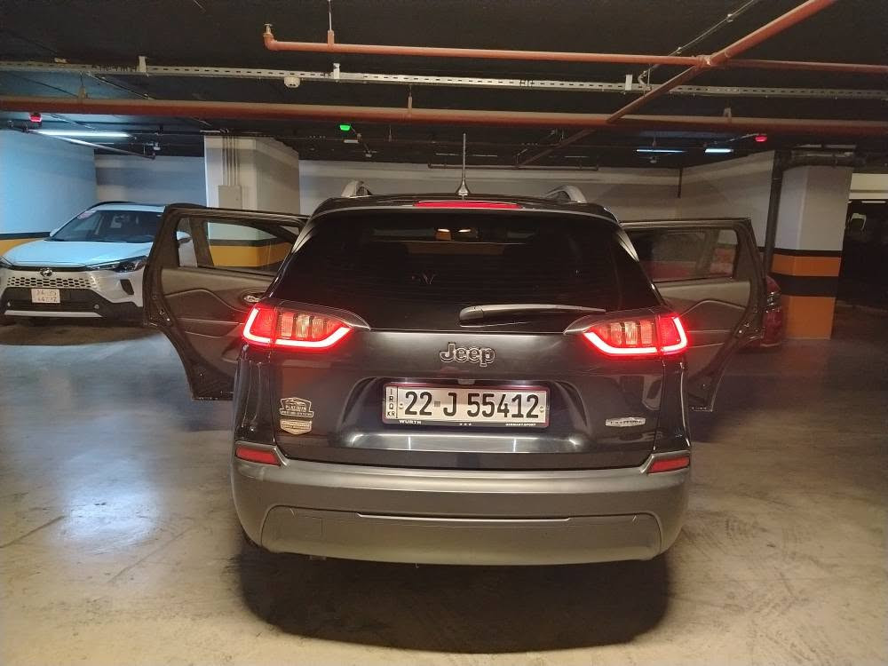 🚙 للبيع Jeep Cherokee Latitude 2019

🇺🇸 وارد أمريكي
📍 نمرة جديدة
📊 العداد: 107,000 كم
🎨 ولا قطعة صبغ أو معجون
🪑 فرش قماش
📱 شاشة + Apple CarPlay + Android Auto
🚘 تثبيت سرعة
📷 كاميرا خلفية
💡 إضاءة زينون
🔥 تدفئة مقاعد أمامية

🔧 المحرك: 2.4 لتر – 4 سلندر
⚙️ دفع أمامي

🛠️ حالة المحرك:
تم فتح الغطاء العلوي فقط لتغيير الجوان (الواشر)، بدون أي تغيير أو صيانة داخلية للمحرك.

🔋 البطارية مبدلة قبل أقل من سنة
🛢️ الزيت مبدل حديثاً
⛽ البنزين المستخدم خلال فترة الاستخدام سوبر
🔧 البواجي مبدلة حديثاً، أصلية وكالة

✅ جاهزية ميكانيك وكهرباء 100%
✅ بدون أي معجون أو صبغ
✅ السنوية مجددة من حوالي 6 أشهر
✅ لا توجد عليها غرامات
✅ سيارة نظيفة وجاهزة للاستخدام

📞 للاستفسار والتفاصيل: *********** أربيل, العراق
