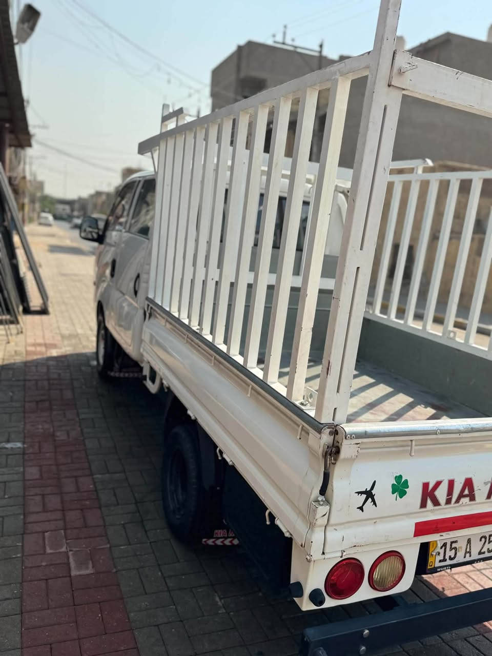 سلام عليكم كيه بنكو دبل قماره محرك 3000مفتوح سياره نظيفه خير من الله بس البدي مرشوش لغرض الجماليه رقم أنبار إنكليزي العنوان بغداد الدوره المهديه الثانيه ***********
