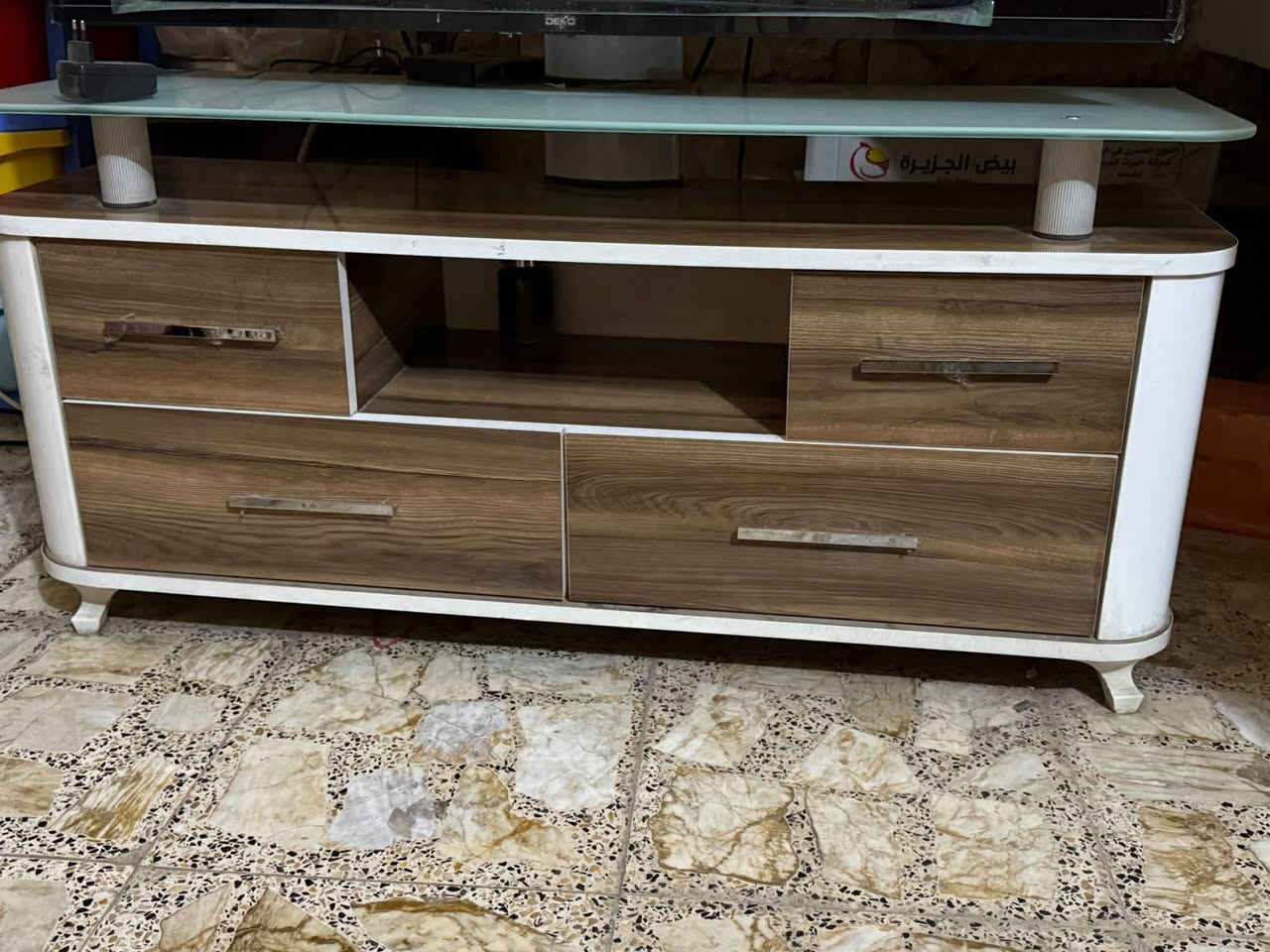 ميز بلازما نضيف مابي ضرر اريده ب٧٥ ألف الموقع الدولعي على الرقم
***********
