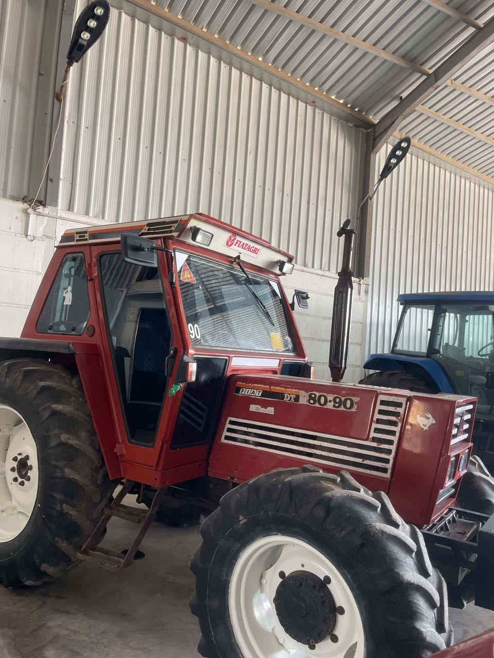 فيات حجم 80/90 منفيس مواصفات فول عادي كير محسن فول مواصفات ايطالي اصل مكينه جاهزه  تبريد غرفتها ورد ماتصرف عليها الف شرط الفحص مكان واسط الزبيديه السعر مناسب للشراي ***********
